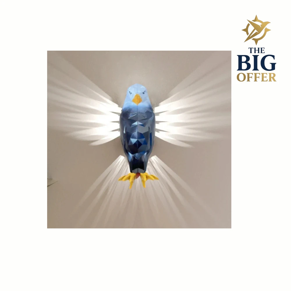 مصباح جداري بتصميم نسر هندسي يضفي ظلالًا فنية على الجدار