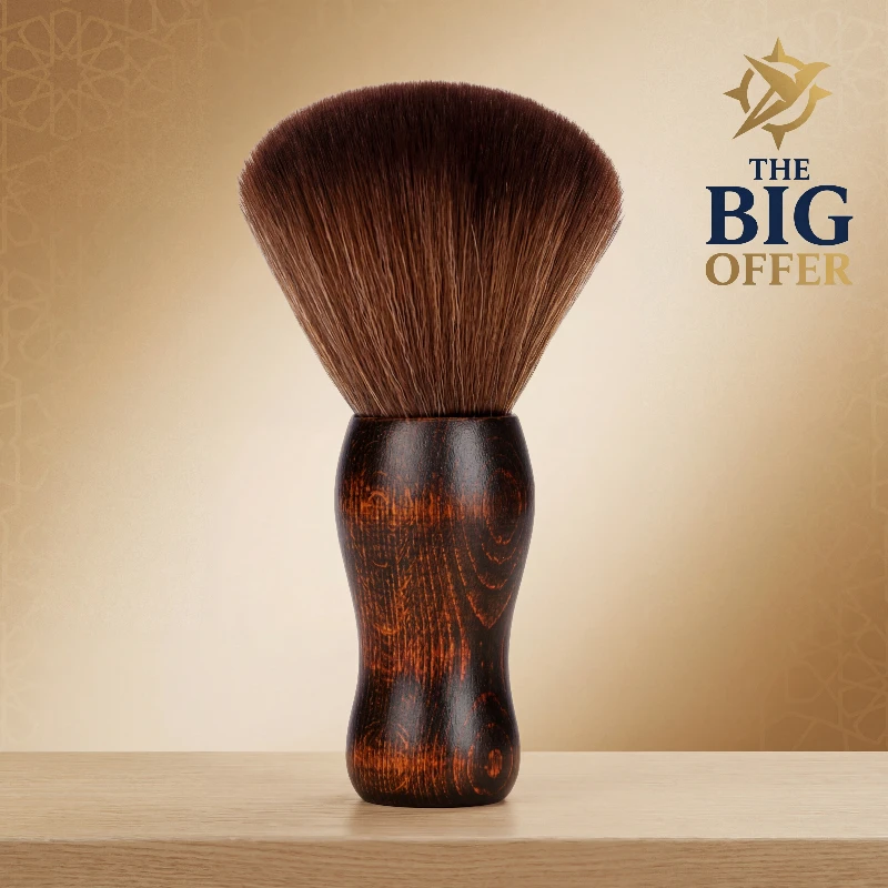 فرشاة حلاقة بمقبض خشبي وشعيرات كثيفة