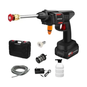 جهاز غسيل ضغط لاسلكي محمول من نوع CROP10، موضوع على بطانية محبوكة بلون بيج في بيئة منزلية دافئة.