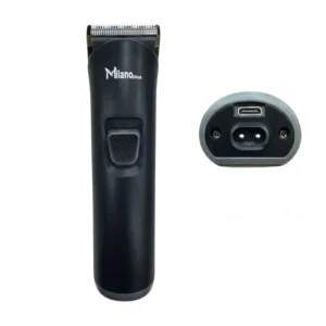 ماكينة حلاقة كهربائية Milano Pulse بتصميم أنيق، معروضة على منصة خشبية وخلفية دخانية.